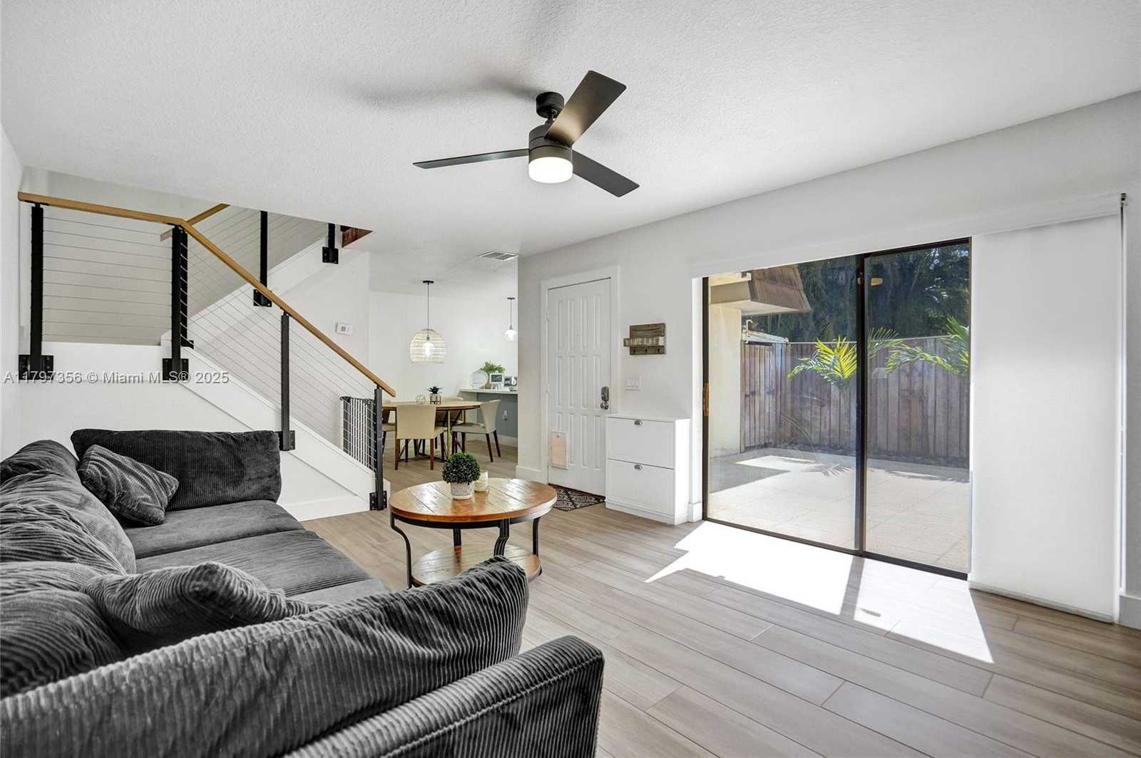 Small Image of 9136 SW 20th Pl, Davie, FL 33324, USA Number 13