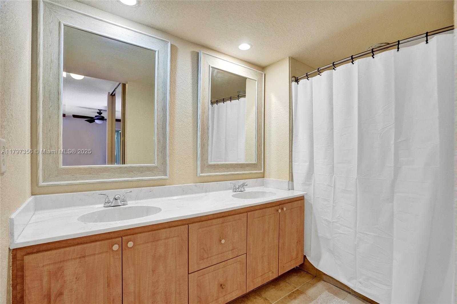Small Image of 9136 SW 20th Pl, Davie, FL 33324, USA Number 22