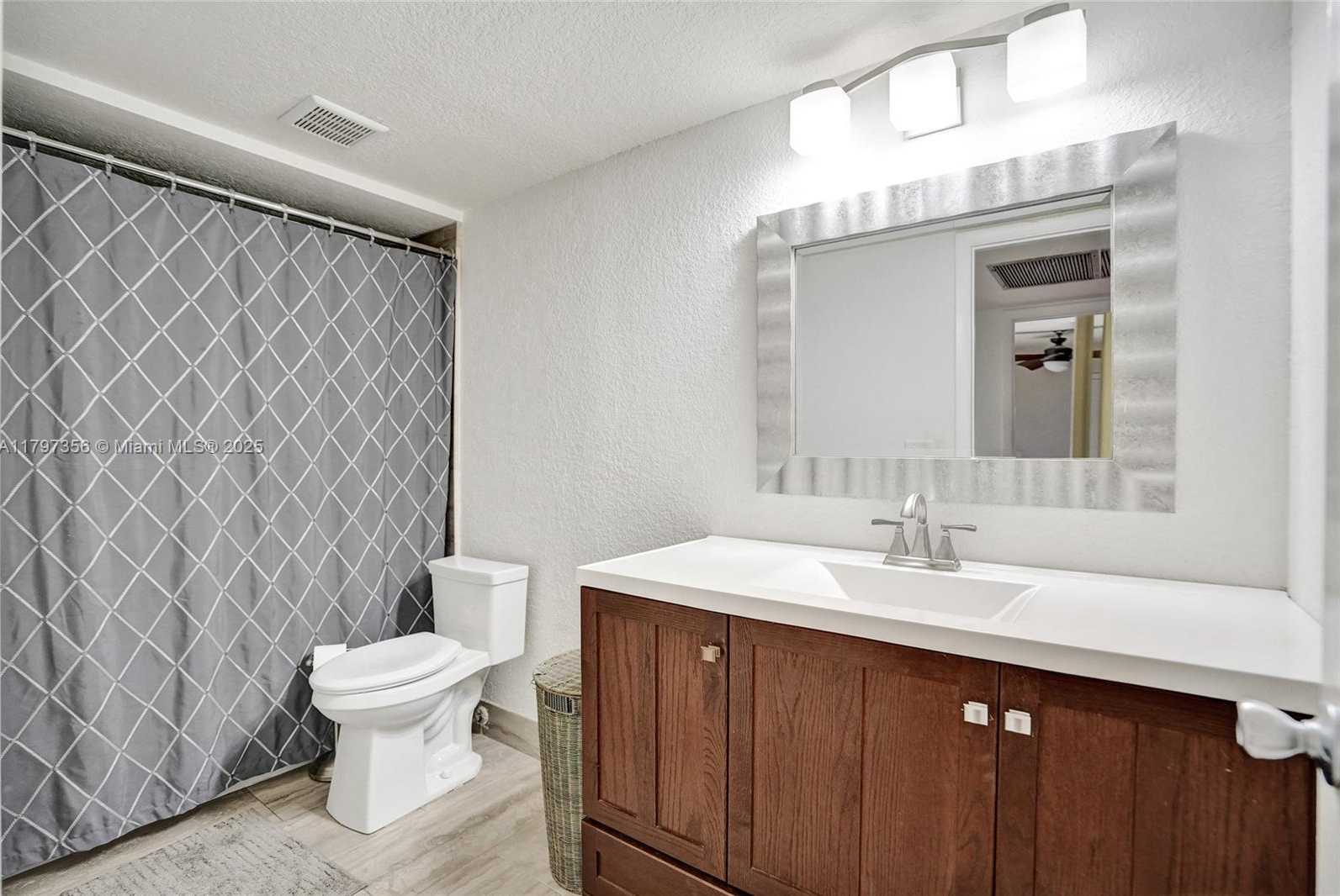 Small Image of 9136 SW 20th Pl, Davie, FL 33324, USA Number 23
