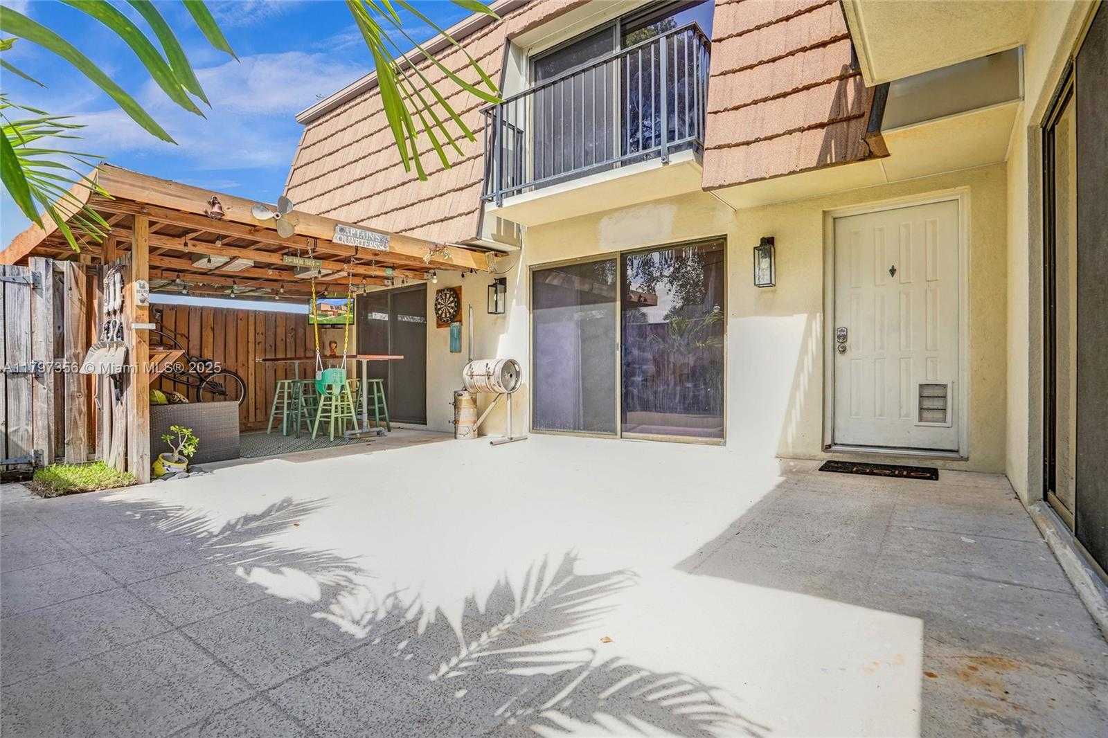 Small Image of 9136 SW 20th Pl, Davie, FL 33324, USA Number 26