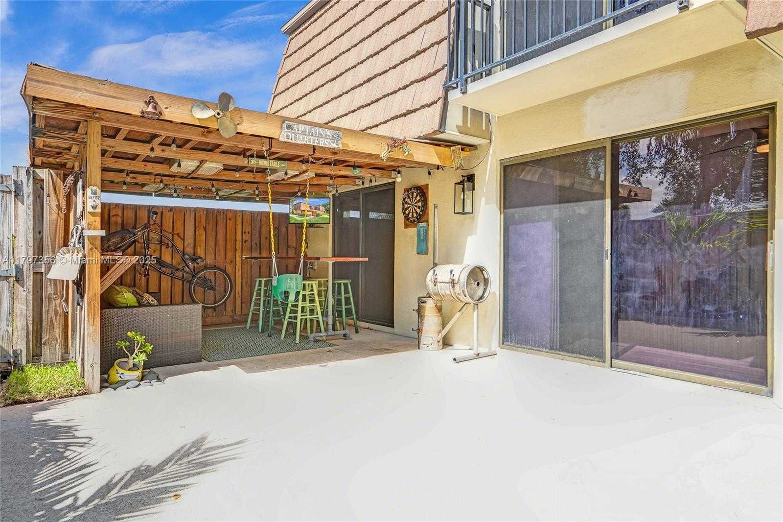 Small Image of 9136 SW 20th Pl, Davie, FL 33324, USA Number 27