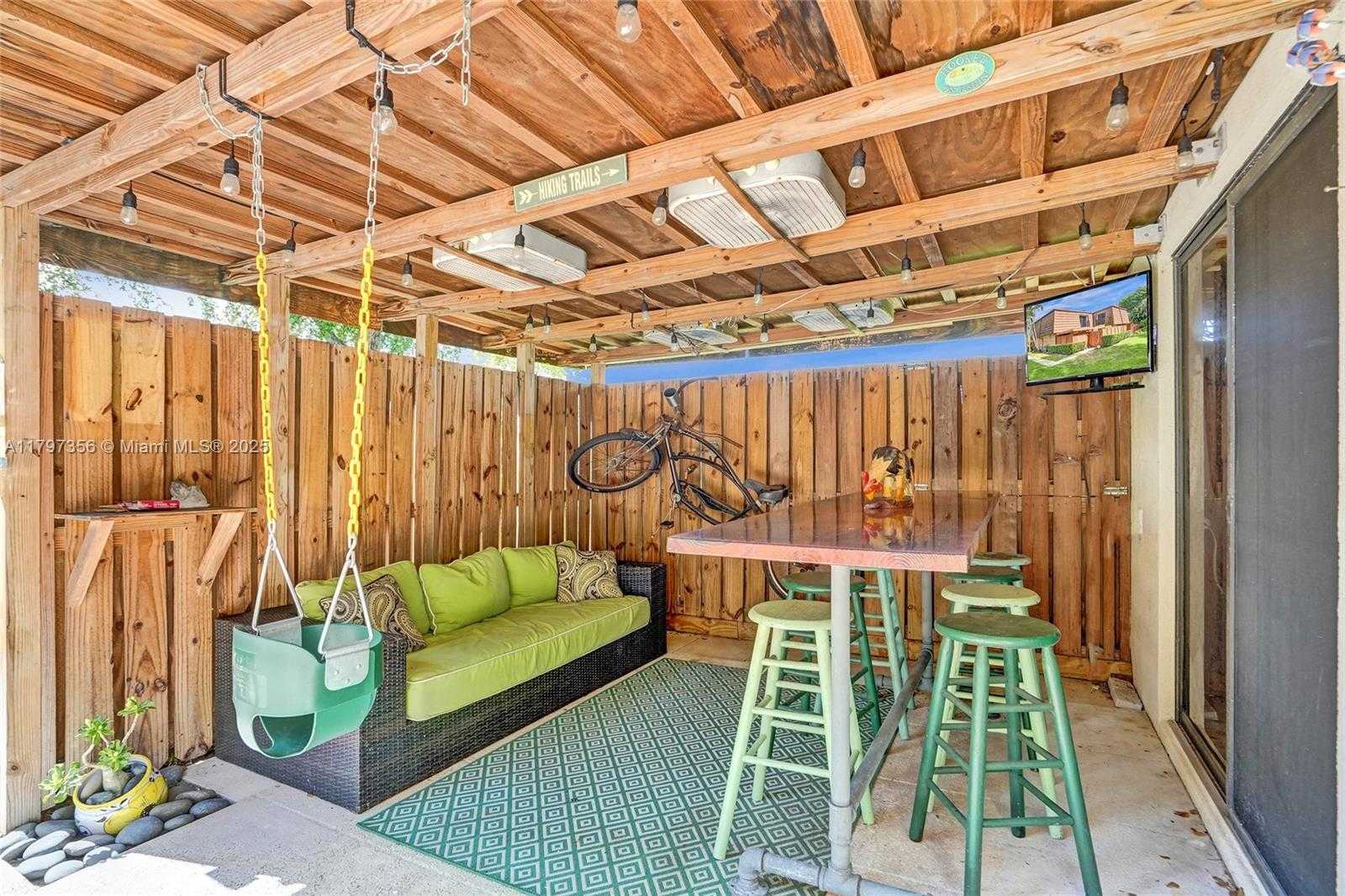 Small Image of 9136 SW 20th Pl, Davie, FL 33324, USA Number 28
