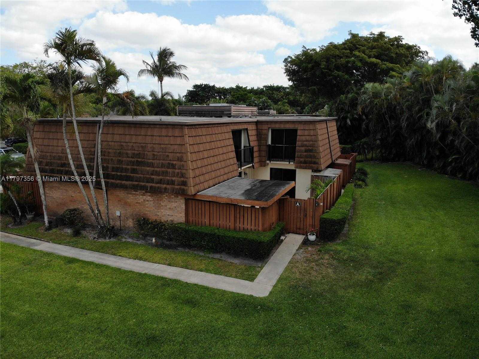 Small Image of 9136 SW 20th Pl, Davie, FL 33324, USA Number 45