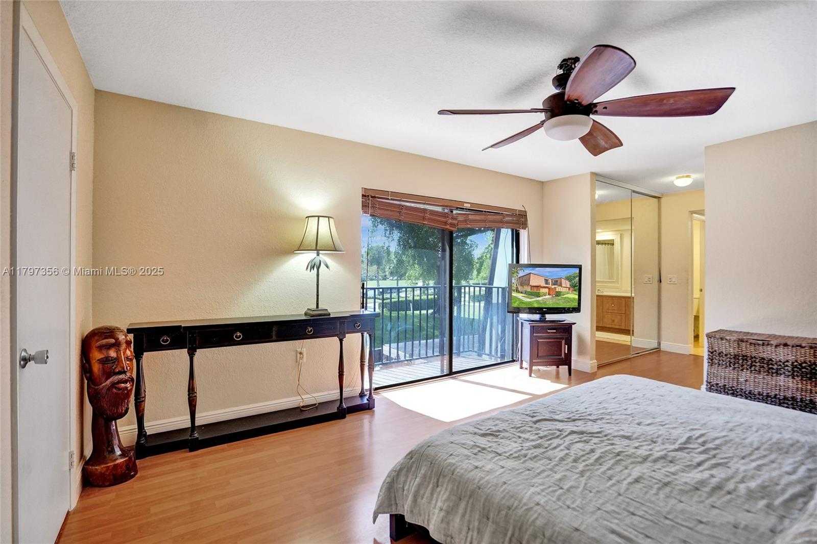 Small Image of 9136 SW 20th Pl, Davie, FL 33324, USA Number 5