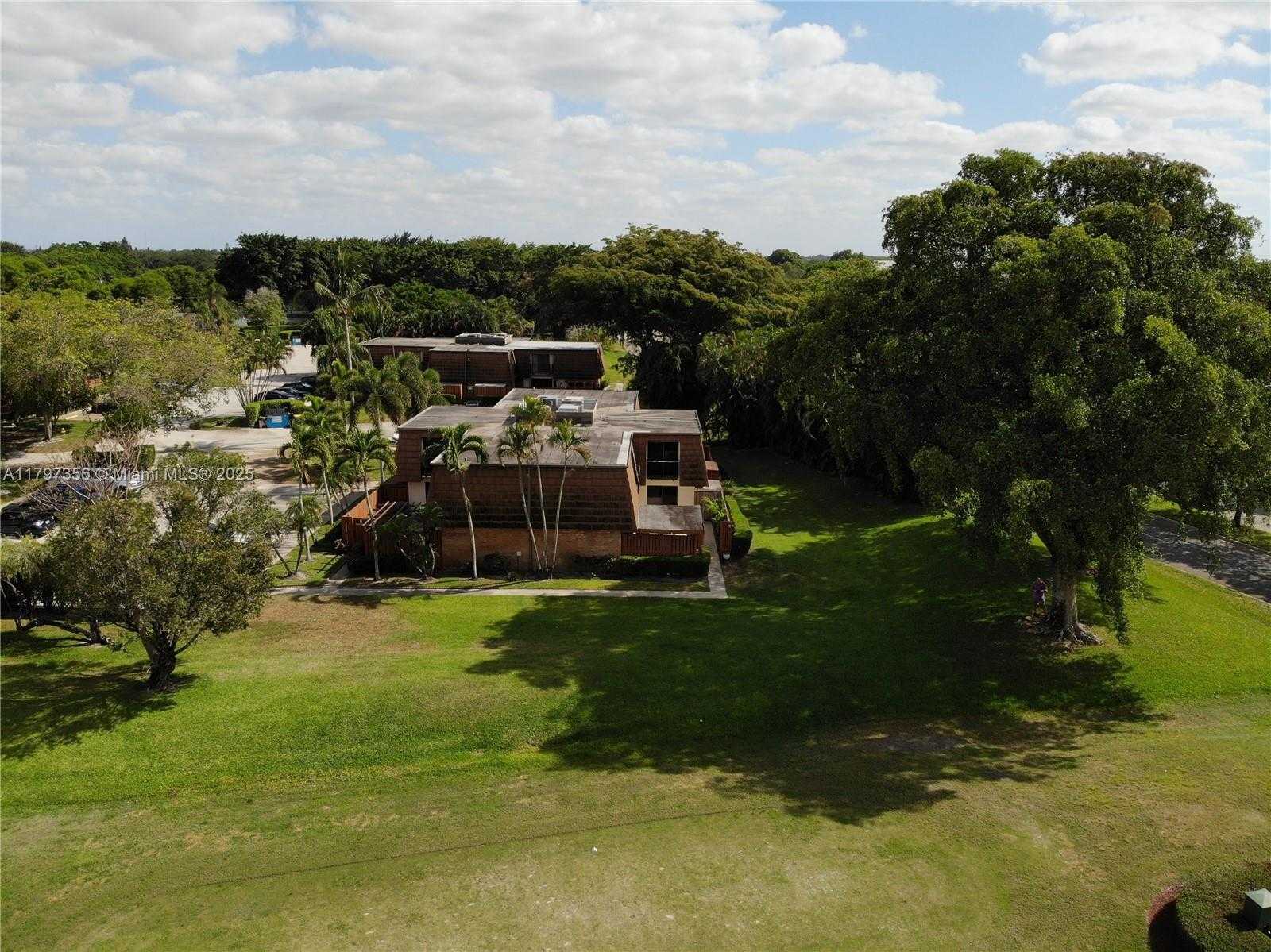 Small Image of 9136 SW 20th Pl, Davie, FL 33324, USA Number 53