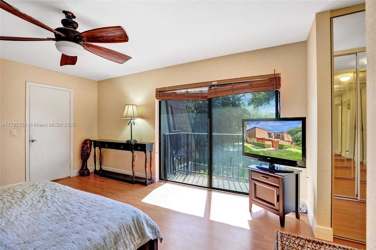 Small Image of 9136 SW 20th Pl, Davie, FL 33324, USA Number 6
