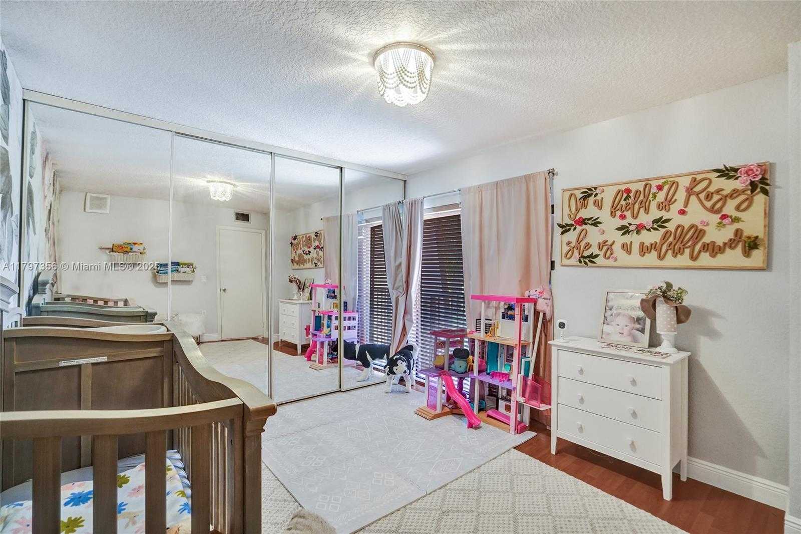 Small Image of 9136 SW 20th Pl, Davie, FL 33324, USA Number 7