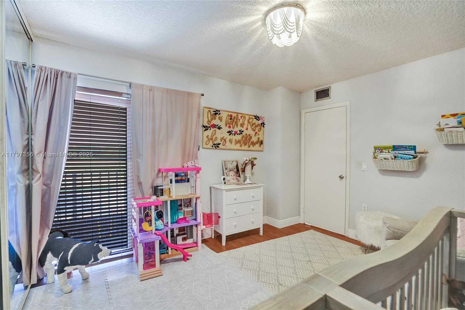 Small Image of 9136 SW 20th Pl, Davie, FL 33324, USA Number 8