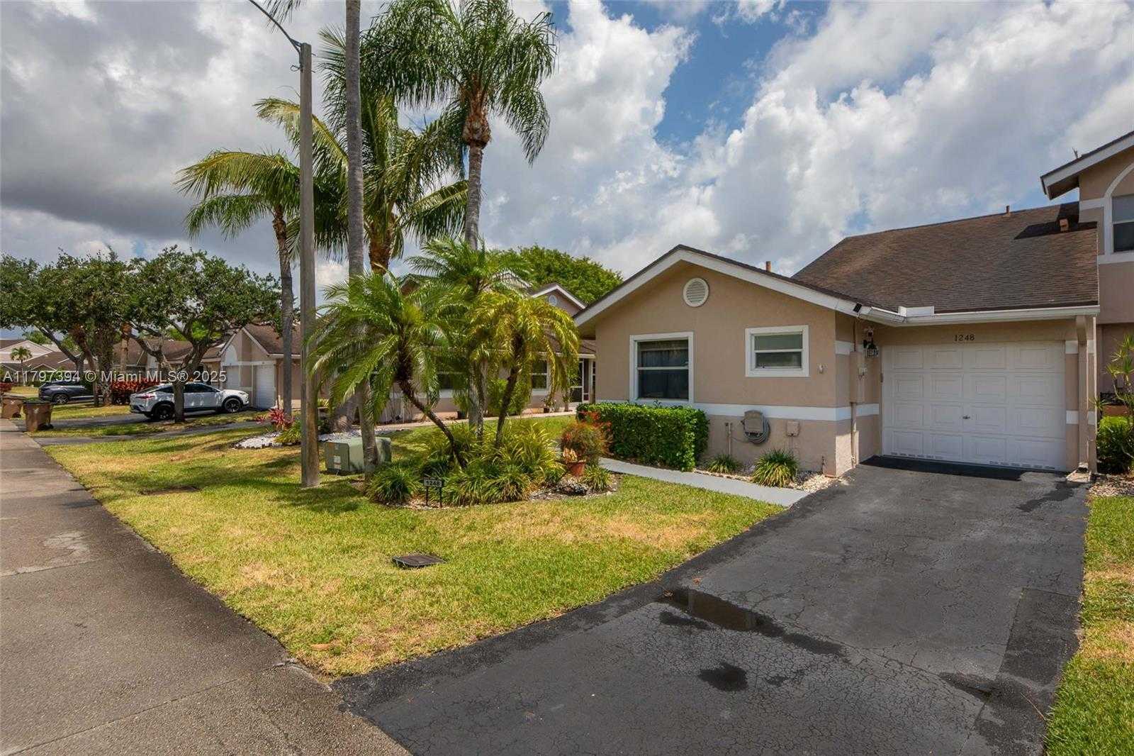 Small Image of 1248 WEST LAKES DR, Deerfield Beach Number 2