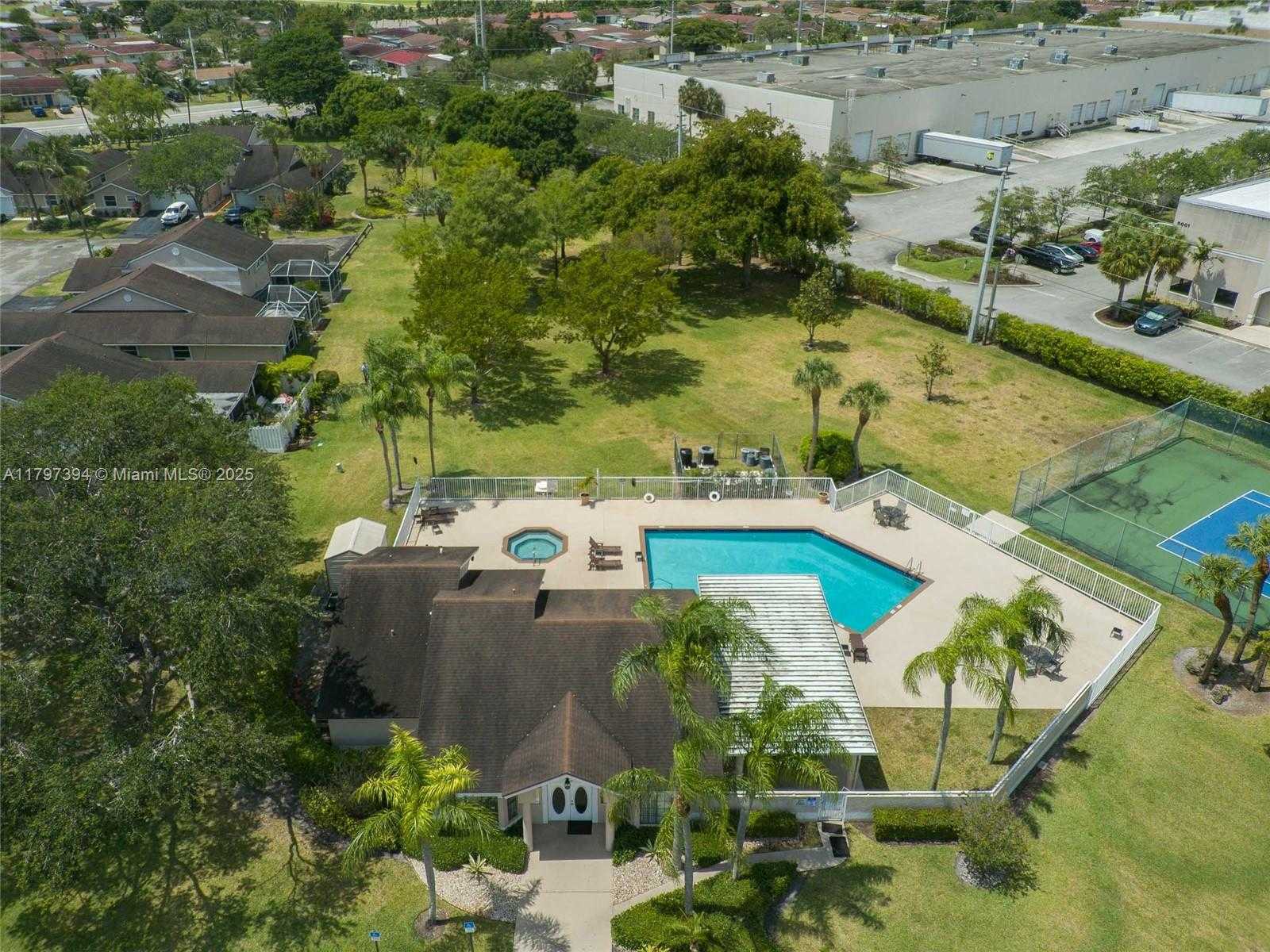 Small Image of 1248 WEST LAKES DR, Deerfield Beach Number 30