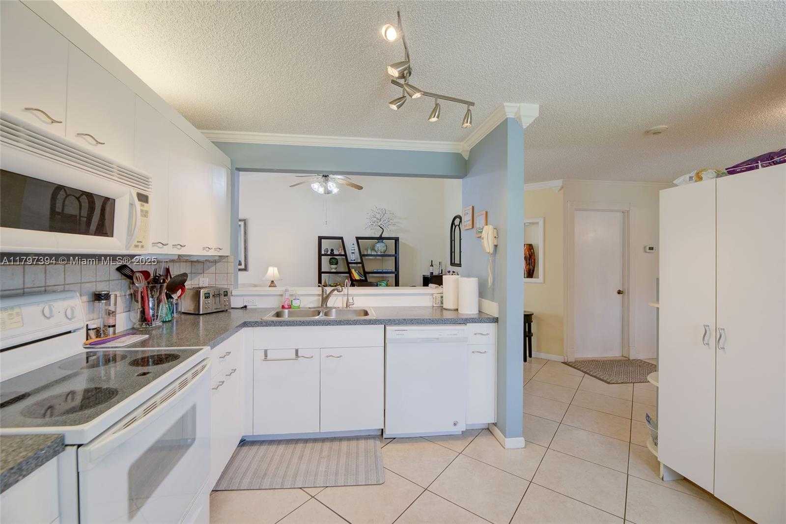 Small Image of 1248 WEST LAKES DR, Deerfield Beach Number 5