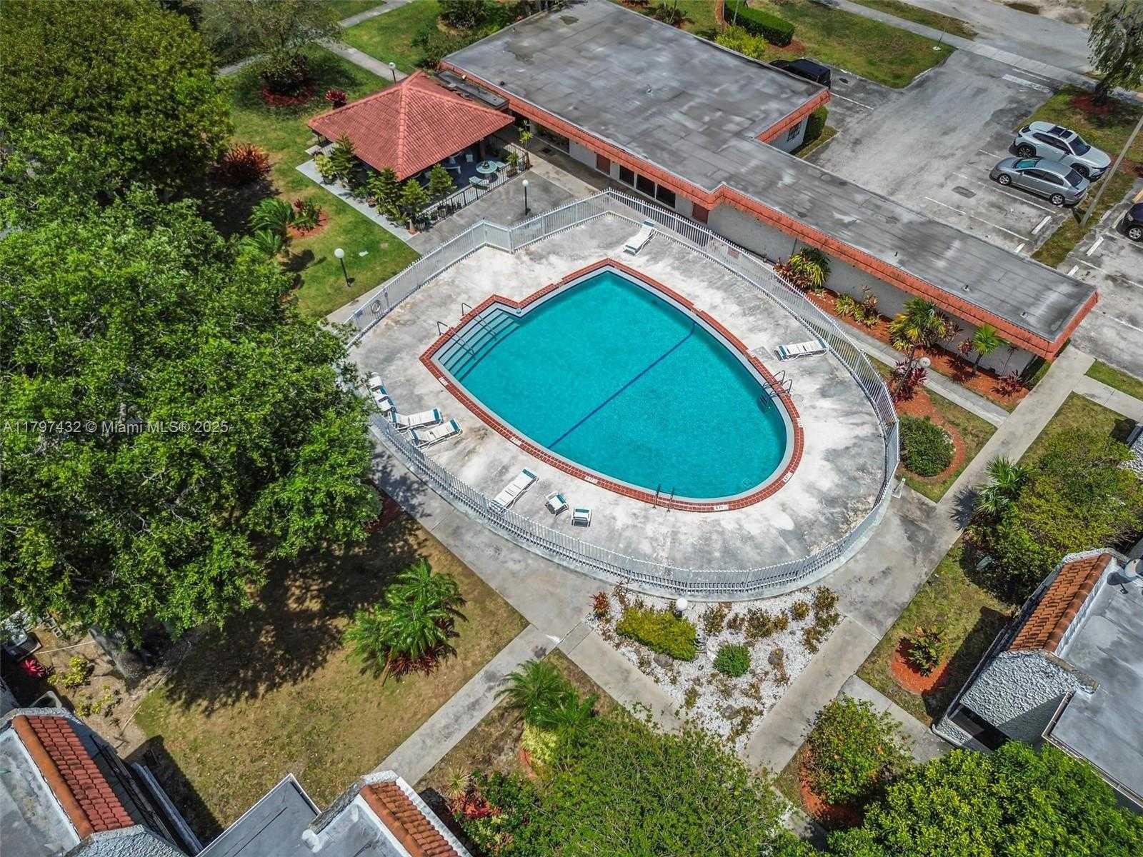 Small Image of 8701 SOUTH WEST 141ST ST #K1, Palmetto Bay Number 29