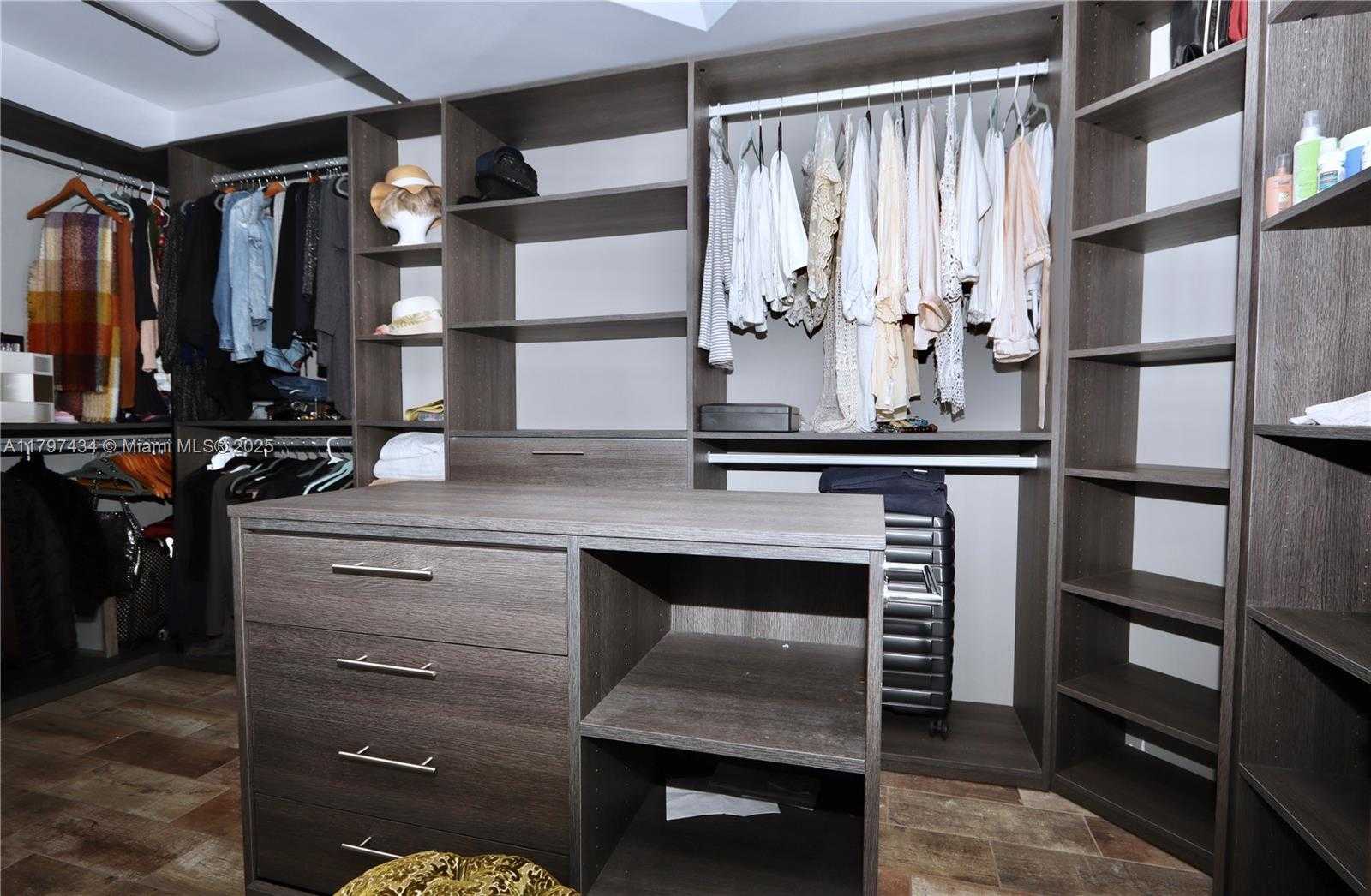 Small Image of 2800 ISLAND BLVD #703, Aventura Number 12