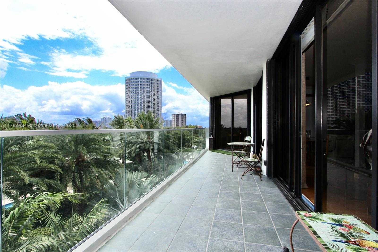 Small Image of 2800 ISLAND BLVD #703, Aventura Number 16
