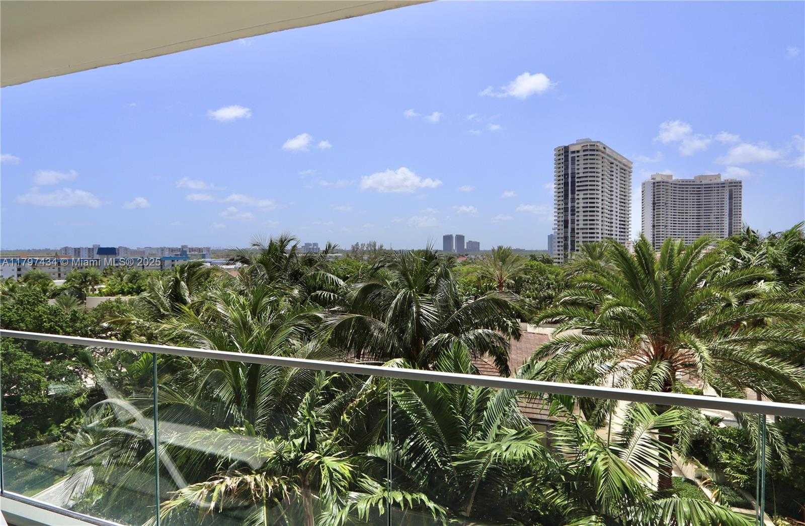 Small Image of 2800 ISLAND BLVD #703, Aventura Number 17
