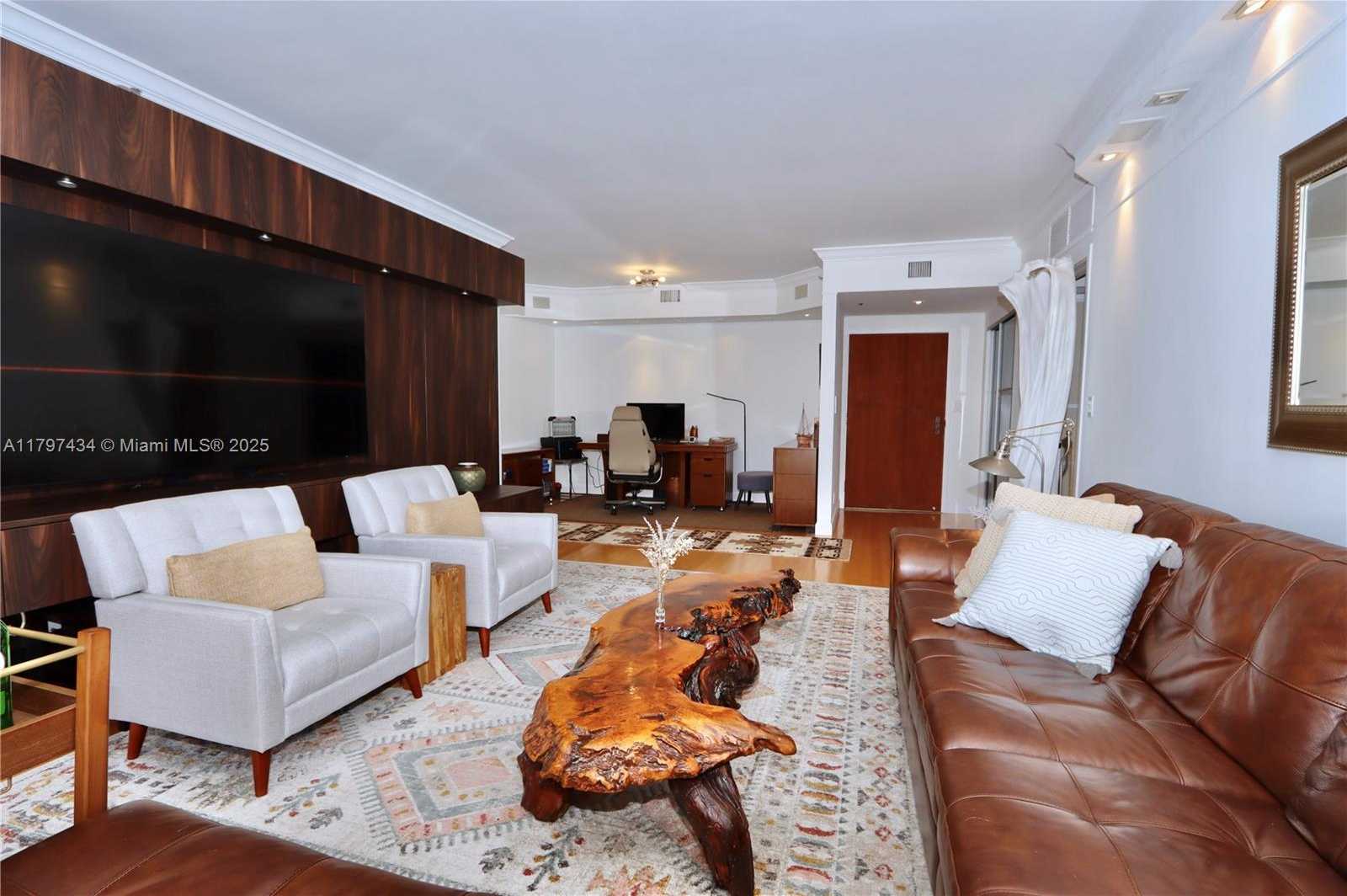 Small Image of 2800 ISLAND BLVD #703, Aventura Number 2
