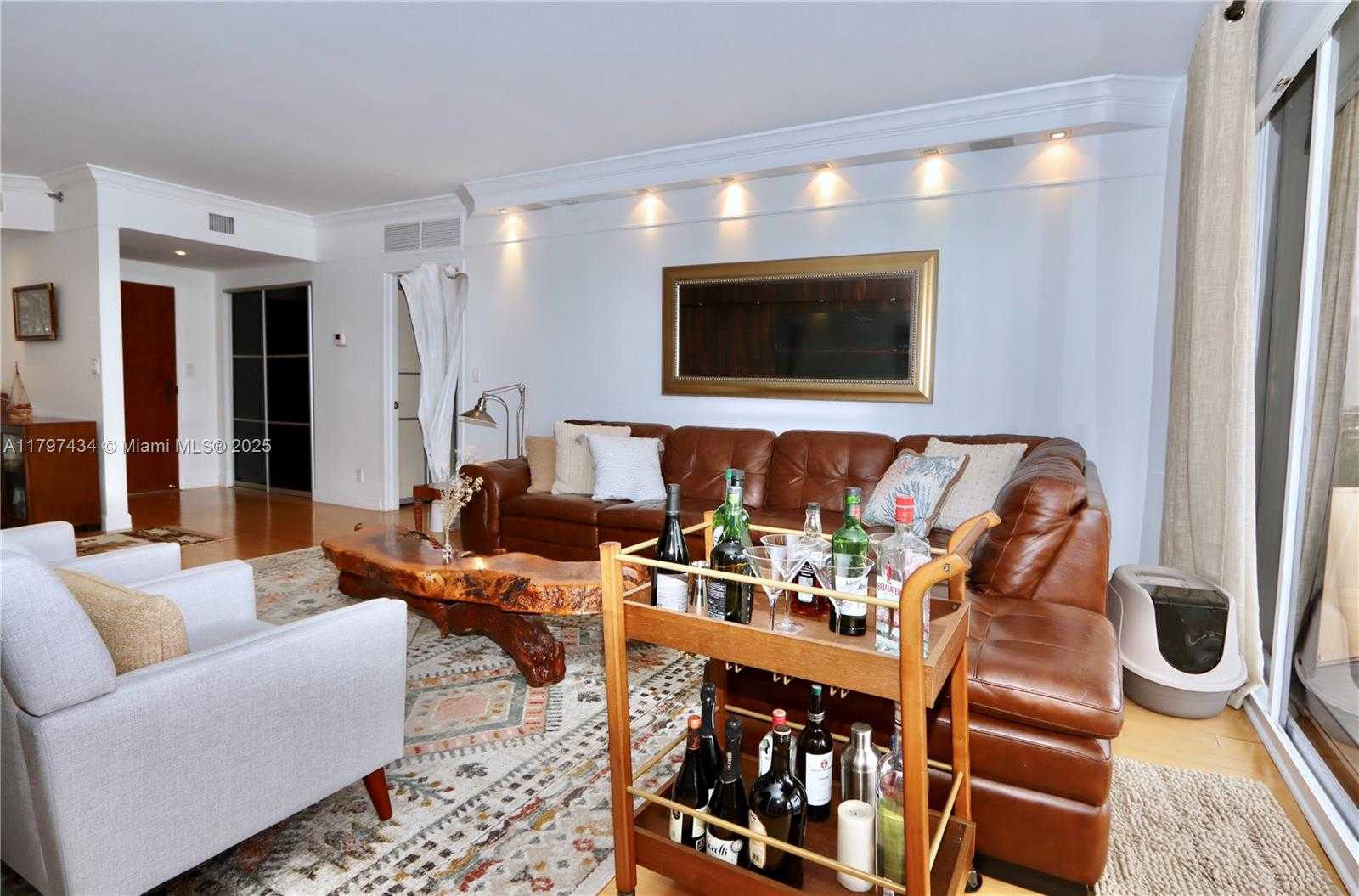 Small Image of 2800 ISLAND BLVD #703, Aventura Number 3