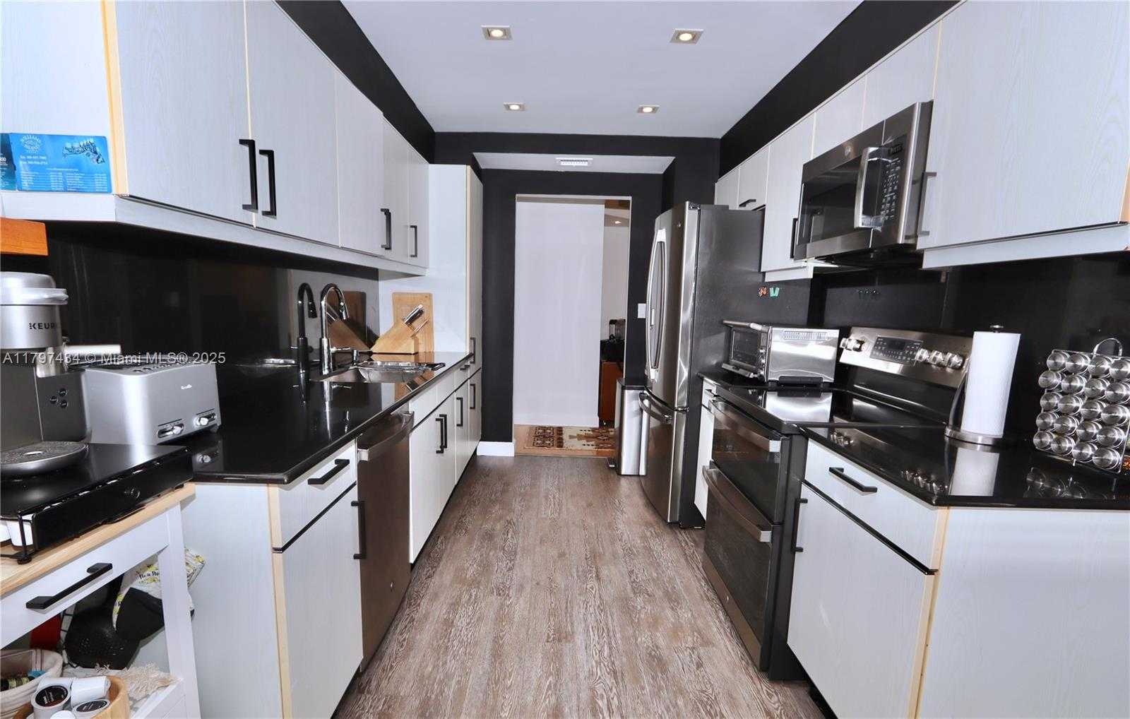 Small Image of 2800 ISLAND BLVD #703, Aventura Number 5