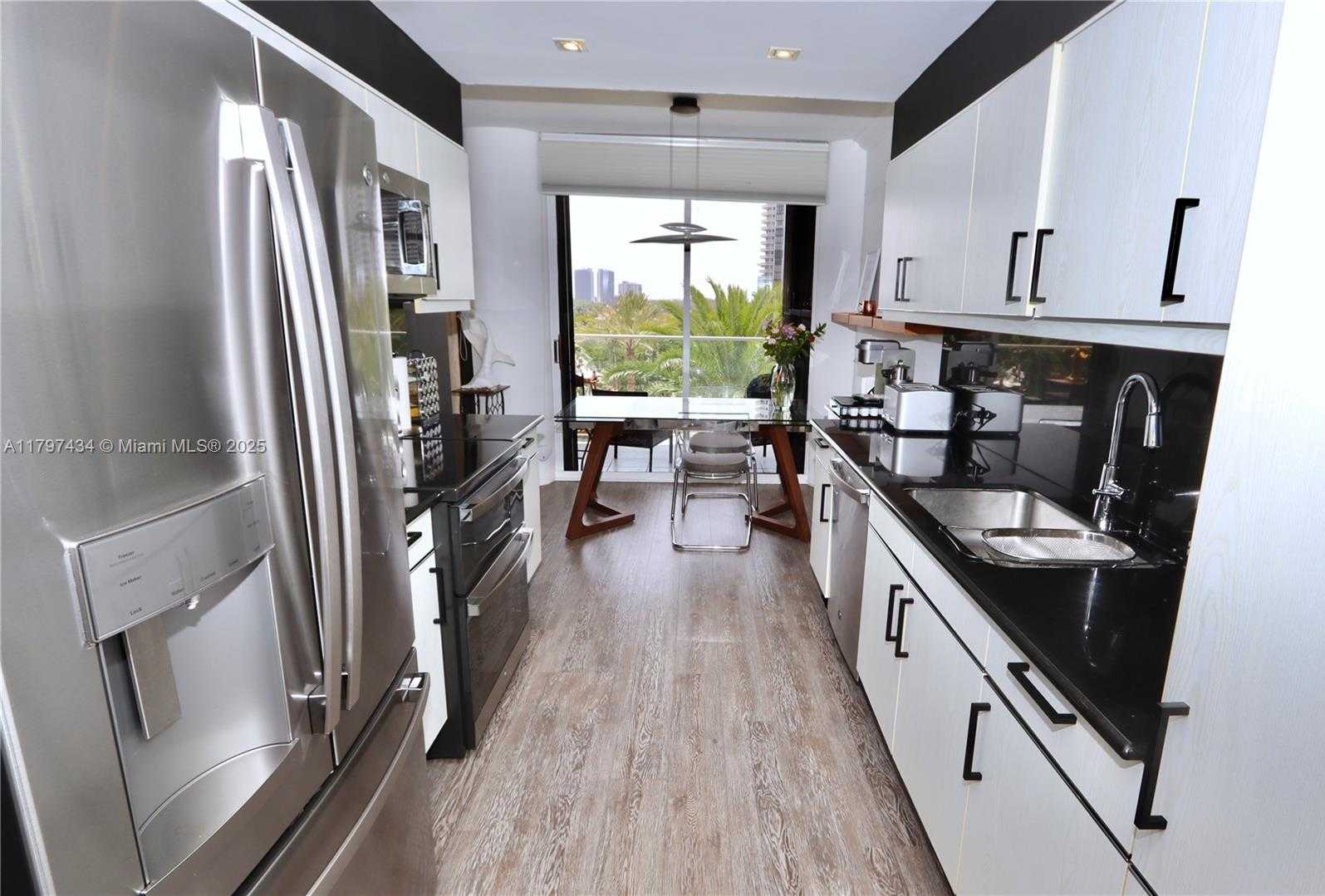Small Image of 2800 ISLAND BLVD #703, Aventura Number 6