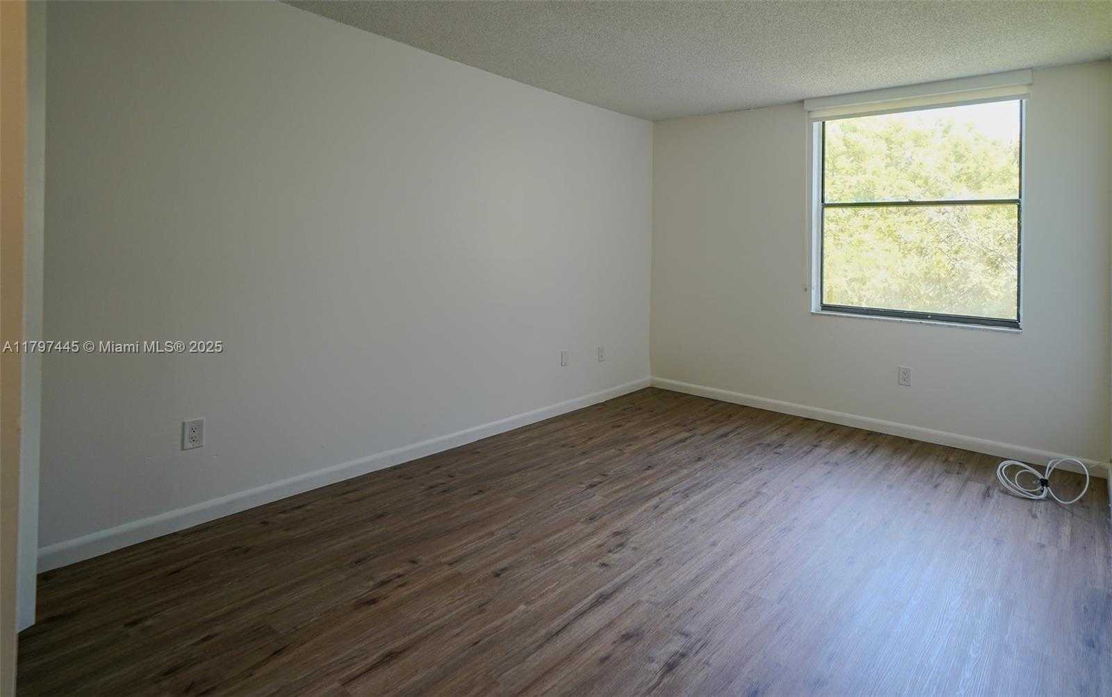 Small Image of 14201 NORTH KENDALL DR #411D, Miami Number 3