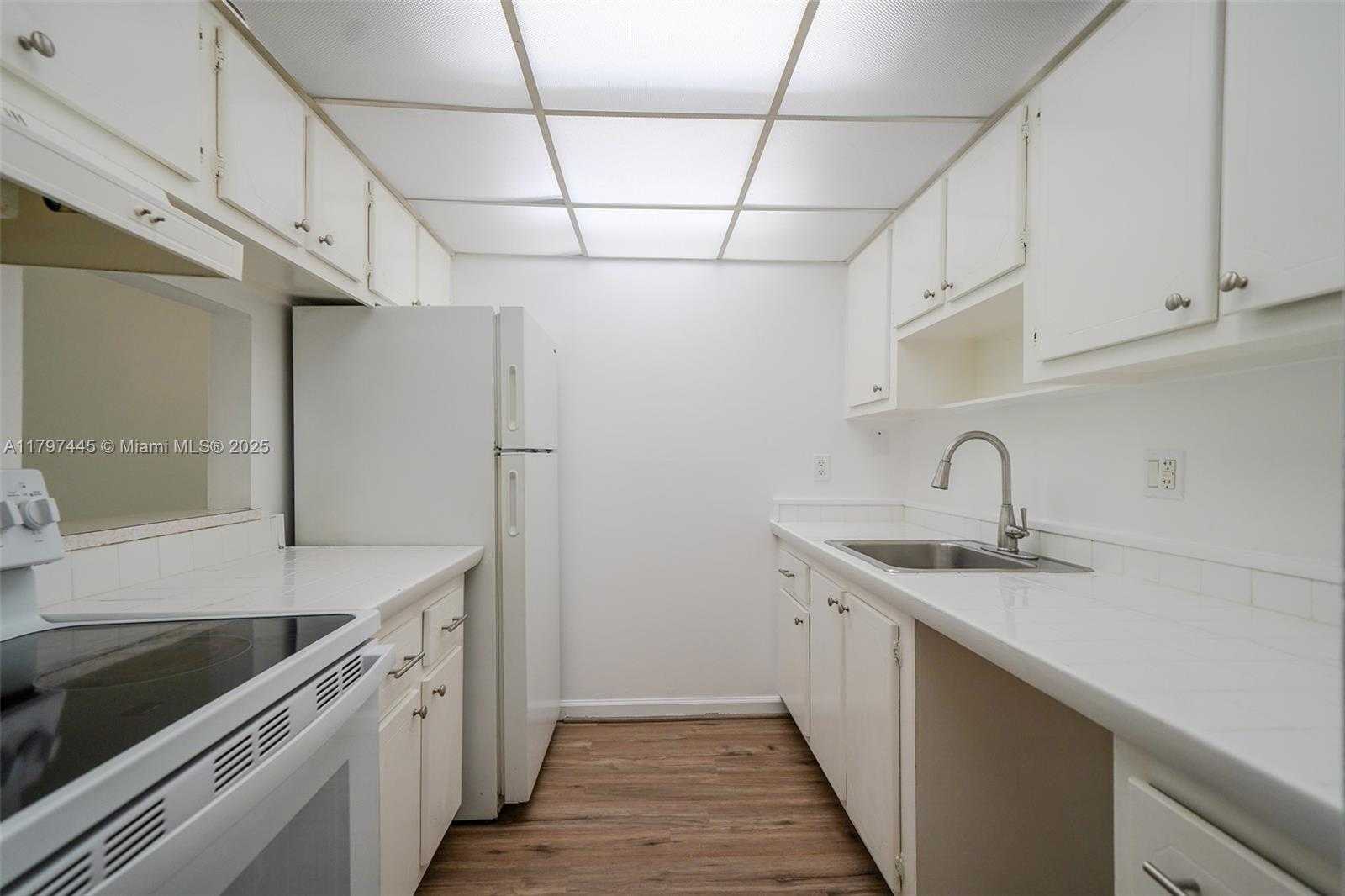 Small Image of 14201 NORTH KENDALL DR #411D, Miami Number 7