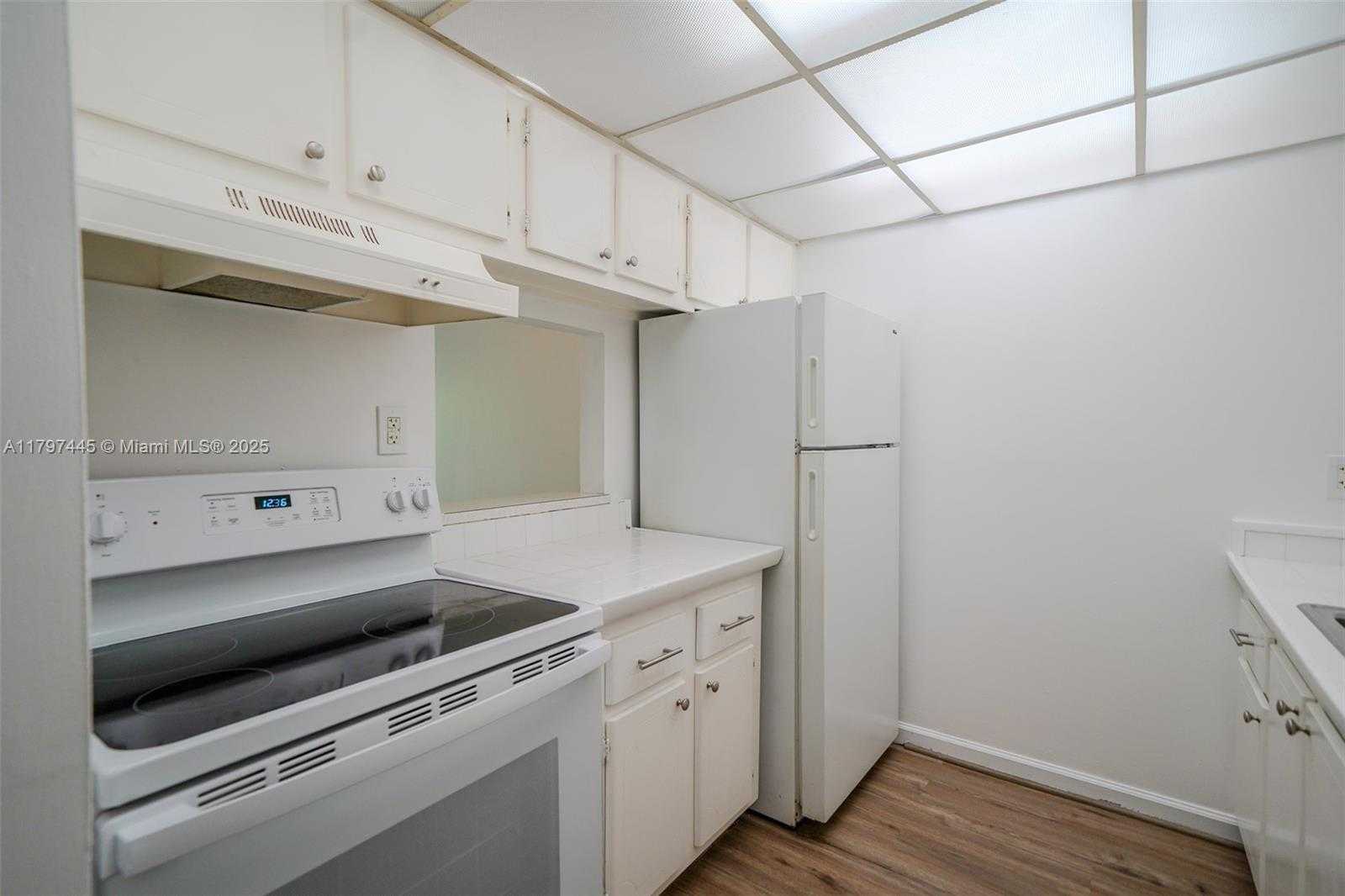 Small Image of 14201 NORTH KENDALL DR #411D, Miami Number 8