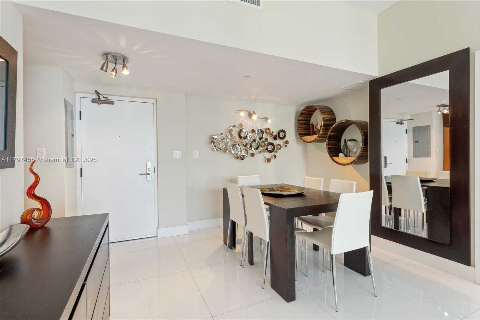 Small Image of 6801 COLLINS AVE #PH10, Miami Beach Number 11