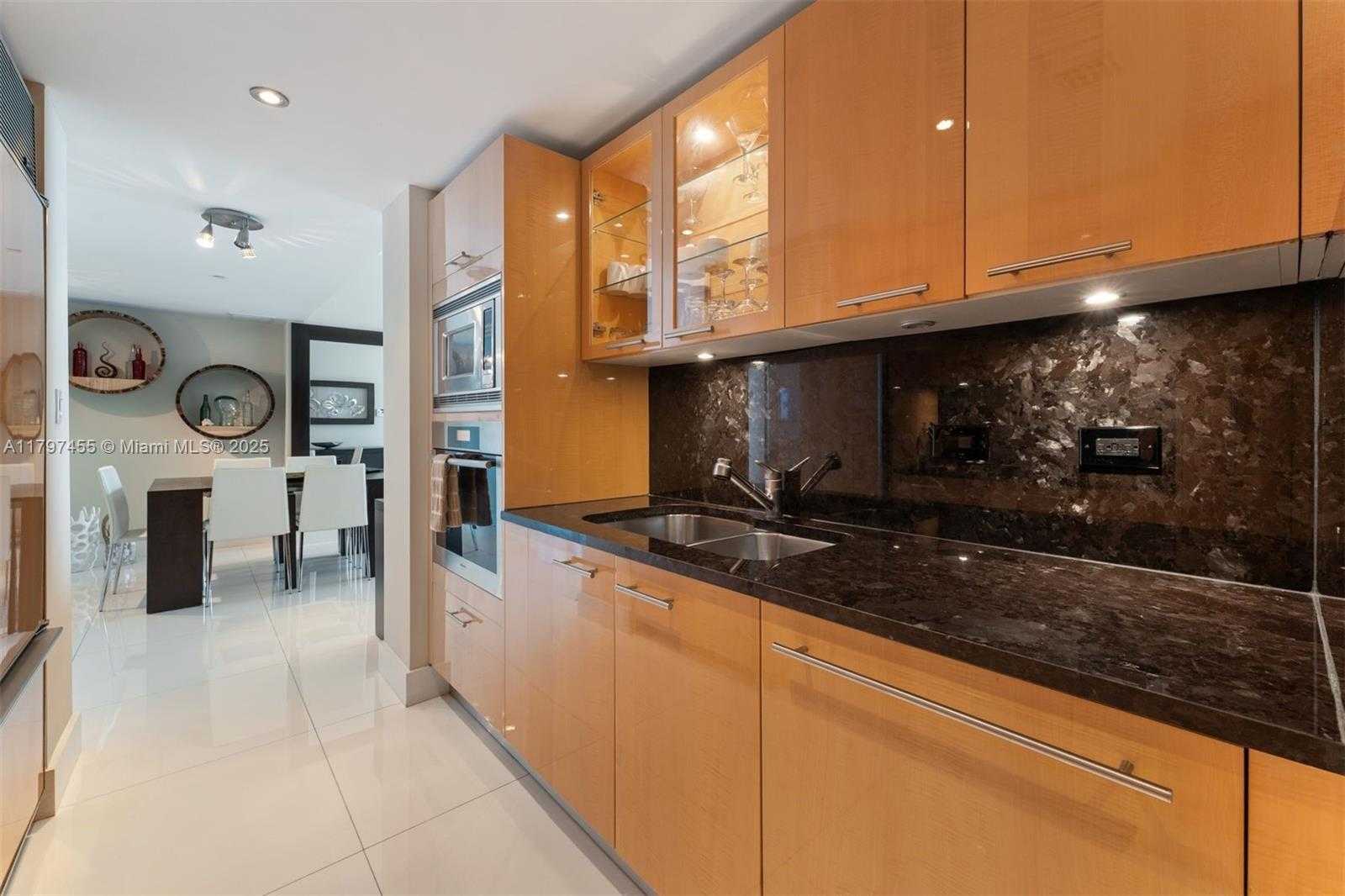 Small Image of 6801 COLLINS AVE #PH10, Miami Beach Number 13