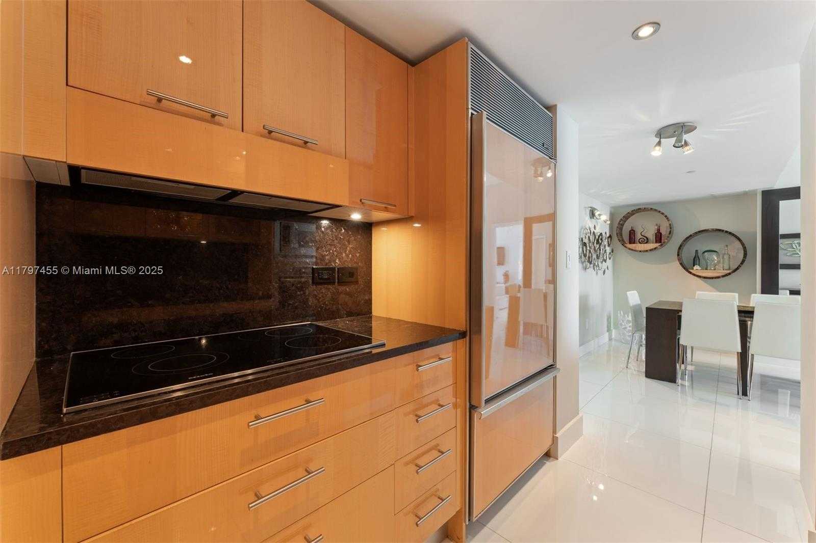 Small Image of 6801 COLLINS AVE #PH10, Miami Beach Number 14