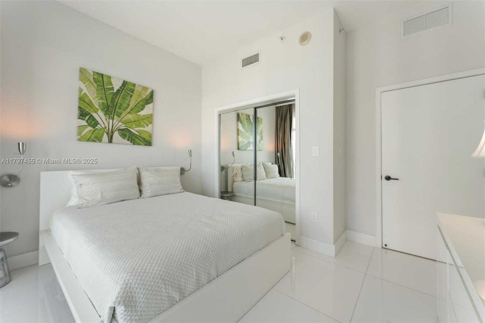 Small Image of 6801 COLLINS AVE #PH10, Miami Beach Number 16