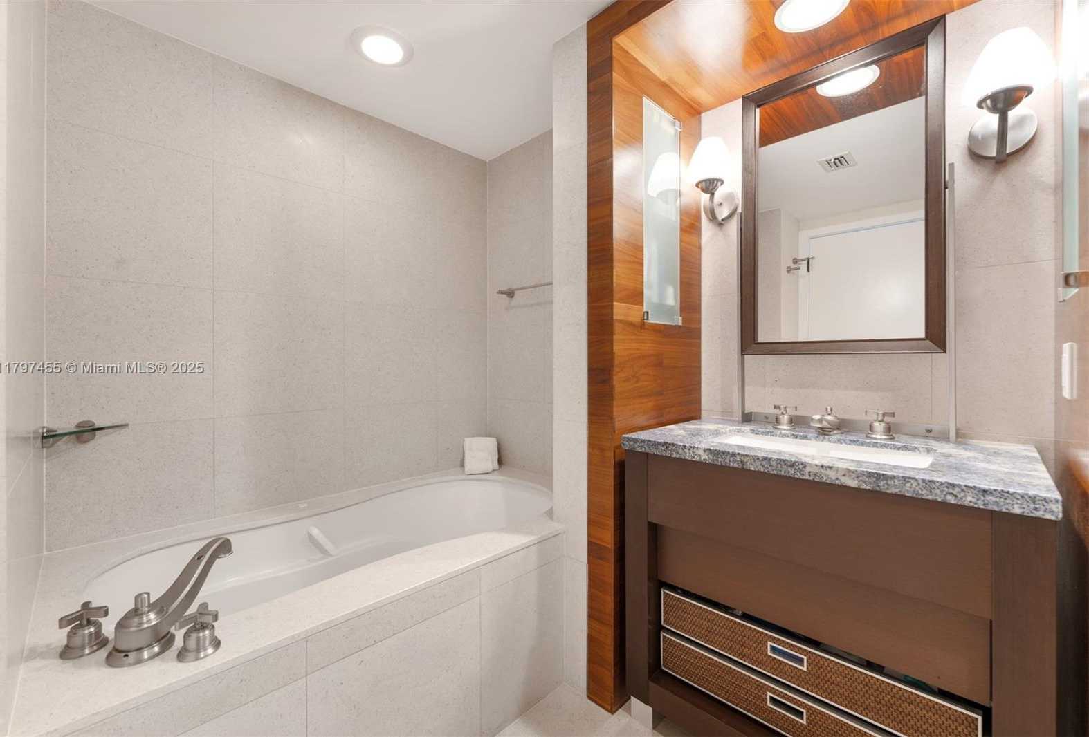 Small Image of 6801 COLLINS AVE #PH10, Miami Beach Number 8