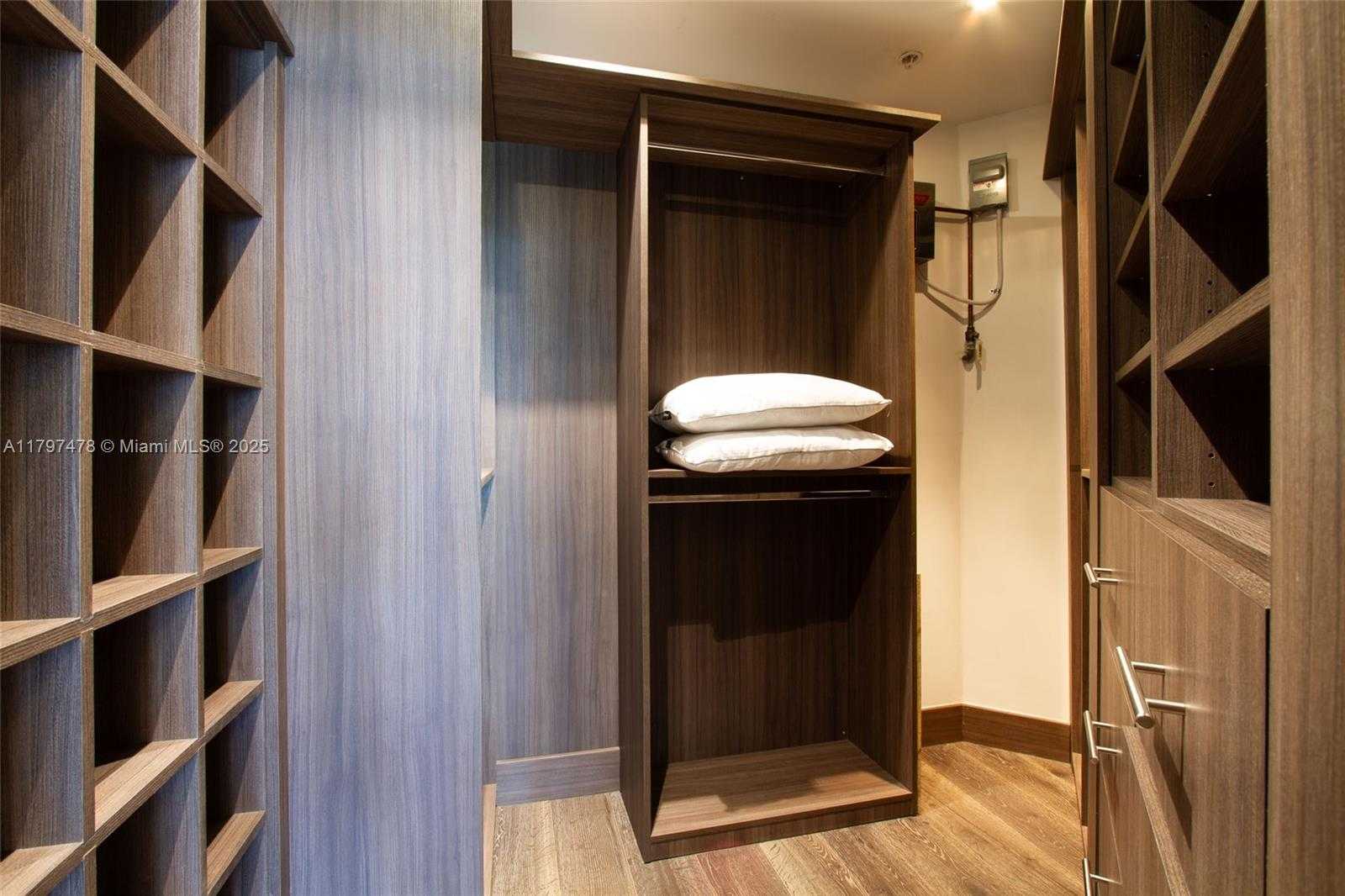 Small Image of 701 CRANDON BLVD #402, Key Biscayne Number 10