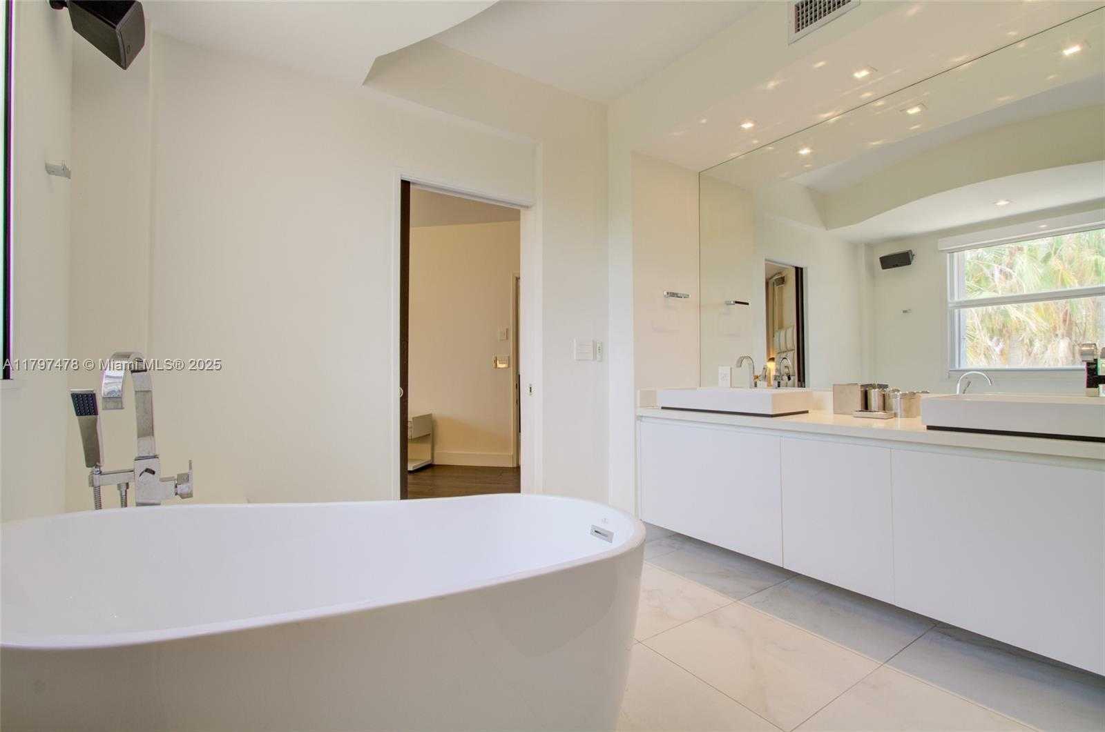 Small Image of 701 CRANDON BLVD #402, Key Biscayne Number 12
