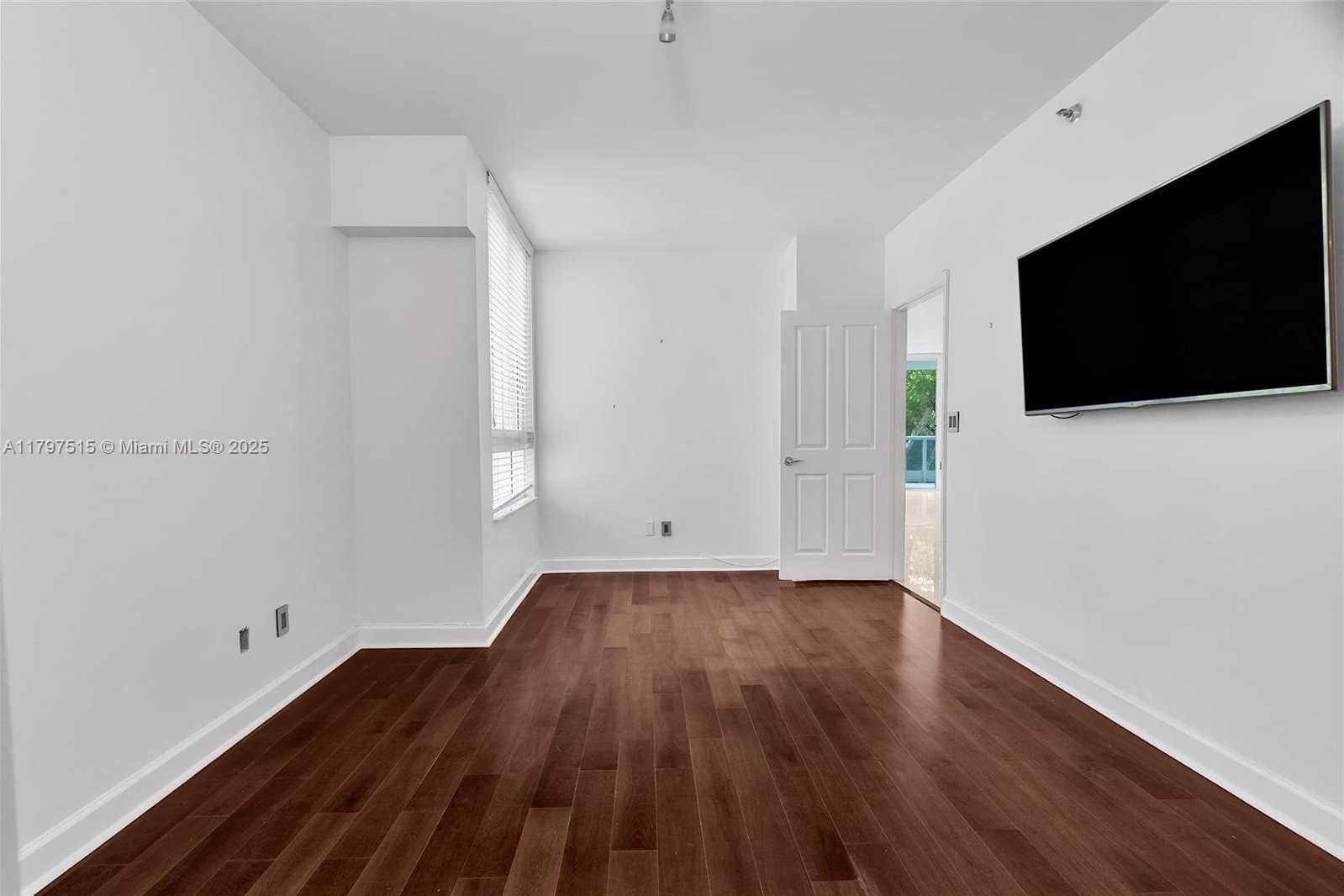 Small Image of 2127 BRICKELL AVE #505, Miami Number 18