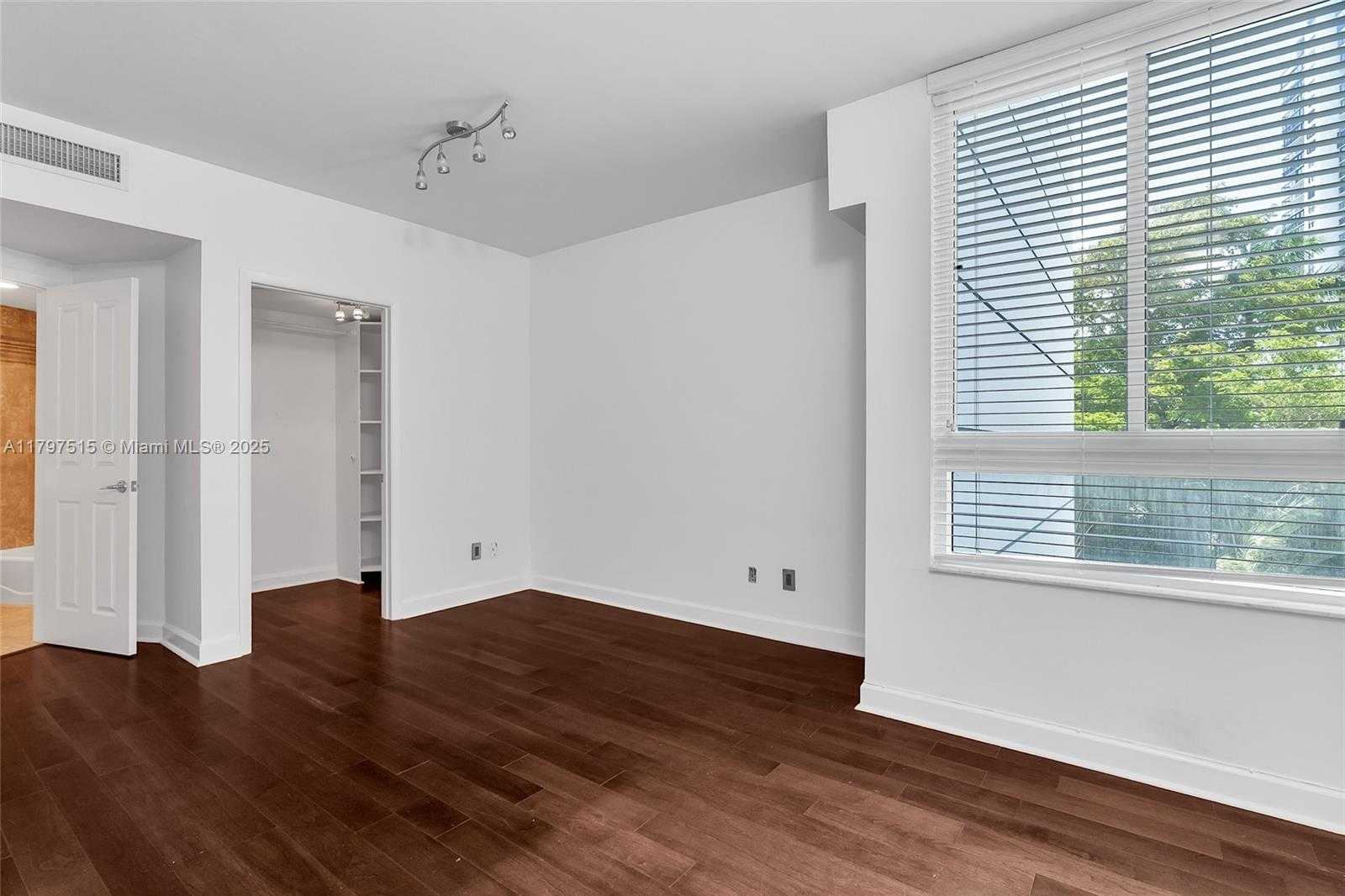 Small Image of 2127 BRICKELL AVE #505, Miami Number 19