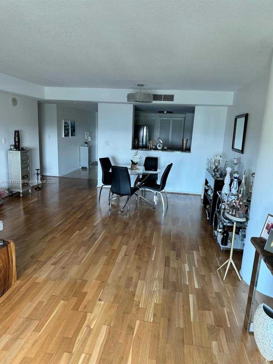 Small Image of 2101 BRICKELL AVE #2401, Miami Number 10