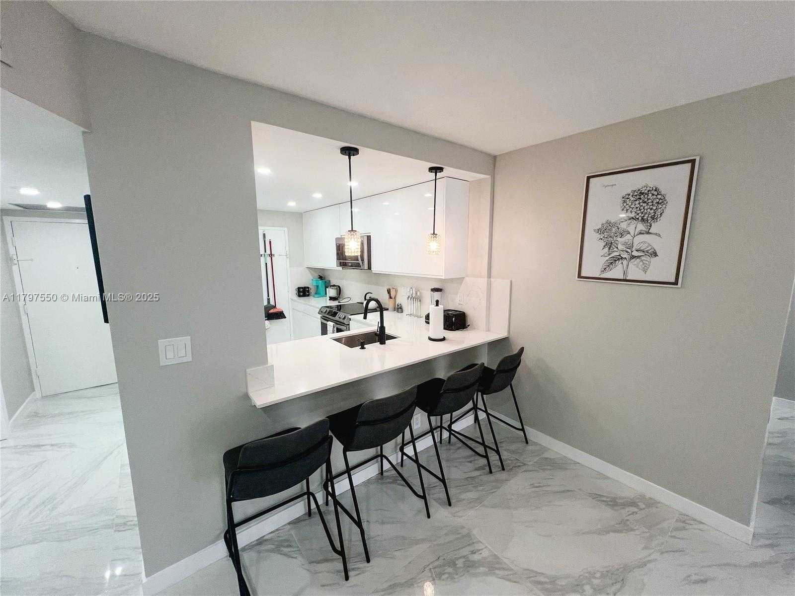 Small Image of 3725 SOUTH OCEAN DR #425, Hollywood Number 10