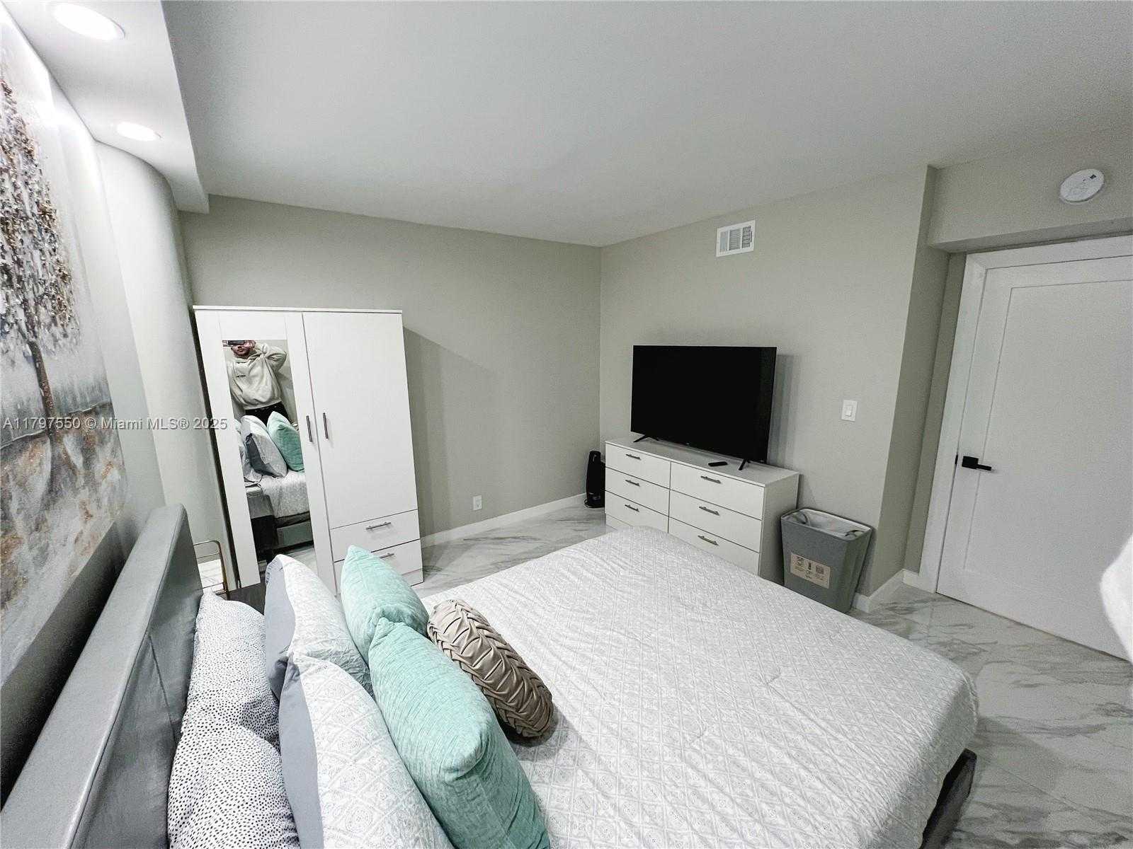 Small Image of 3725 SOUTH OCEAN DR #425, Hollywood Number 14
