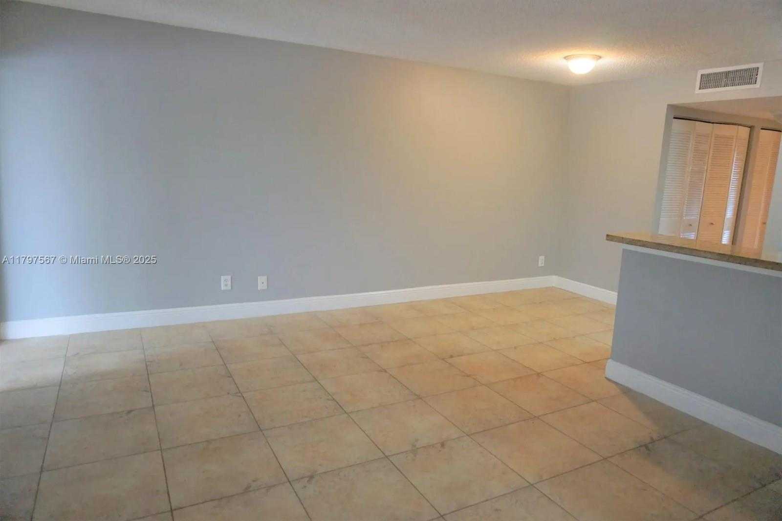 Small Image of 1722 Meadows Cir W, Boynton Beach, FL 33436, USA Number 19