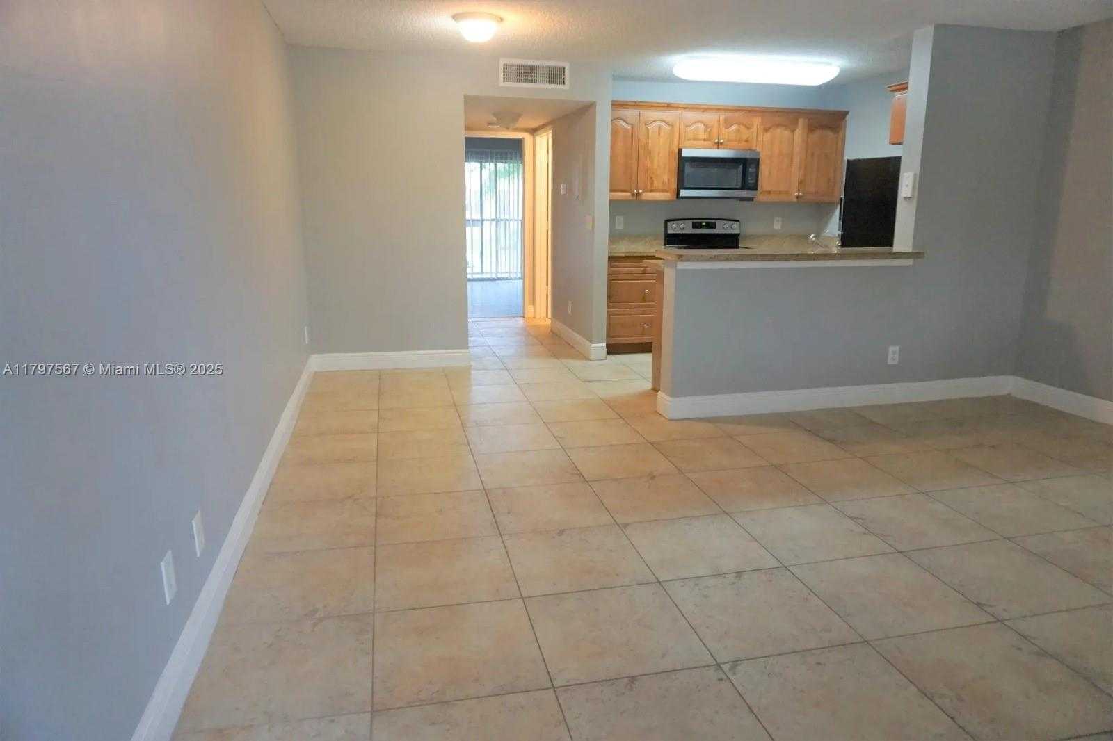 Small Image of 1722 Meadows Cir W, Boynton Beach, FL 33436, USA Number 2