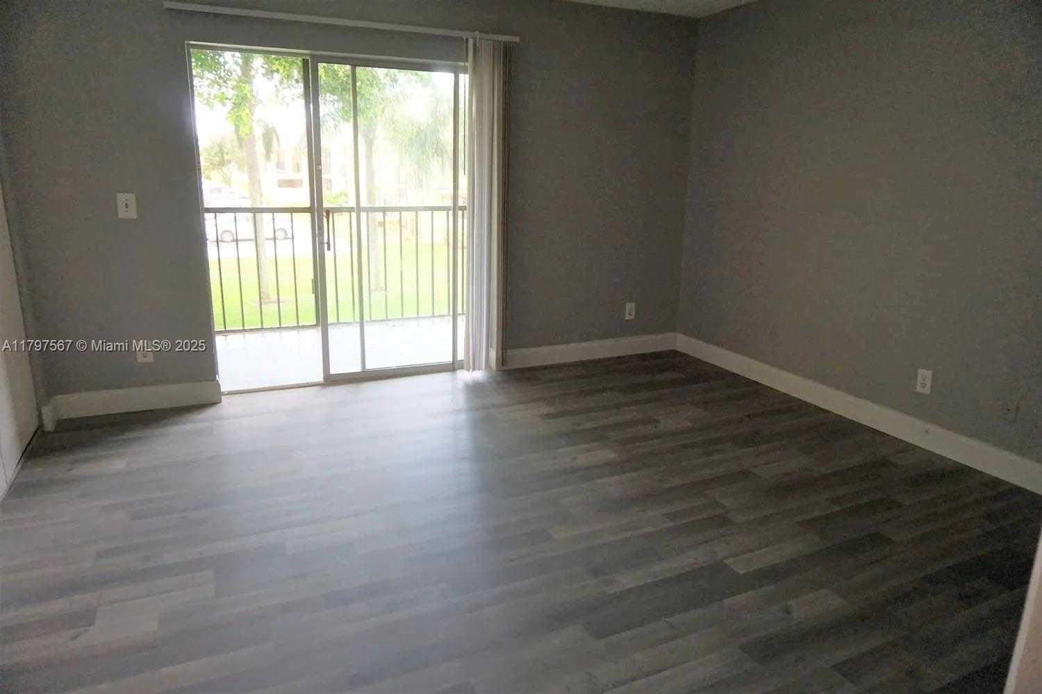 Small Image of 1722 Meadows Cir W, Boynton Beach, FL 33436, USA Number 4