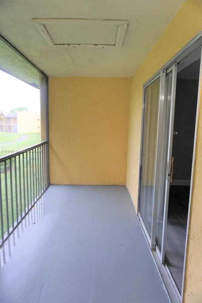Small Image of 1722 Meadows Cir W, Boynton Beach, FL 33436, USA Number 6