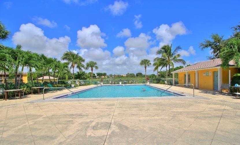 Small Image of 1722 Meadows Cir W, Boynton Beach, FL 33436, USA Number 8