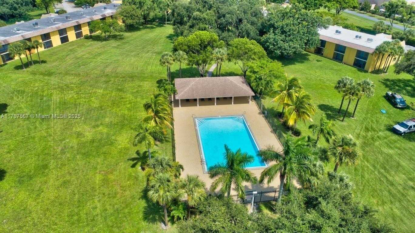 Small Image of 1722 Meadows Cir W, Boynton Beach, FL 33436, USA Number 9