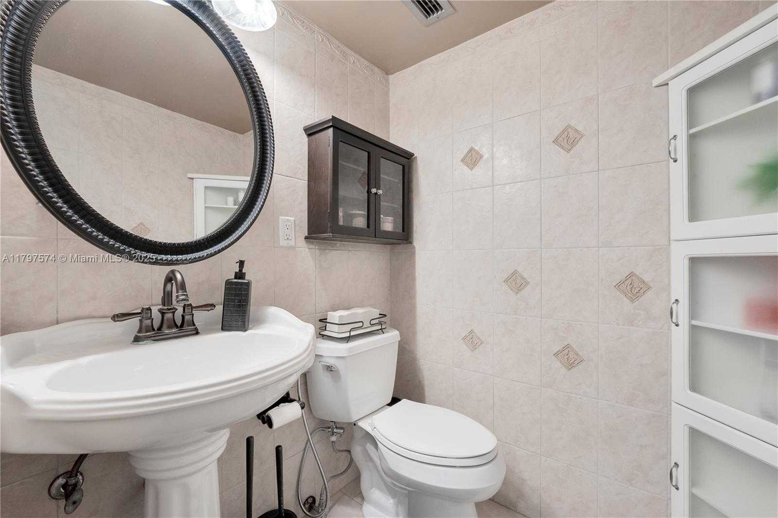 Small Image of 5838 COLLINS AVE #10E, Miami Beach Number 18
