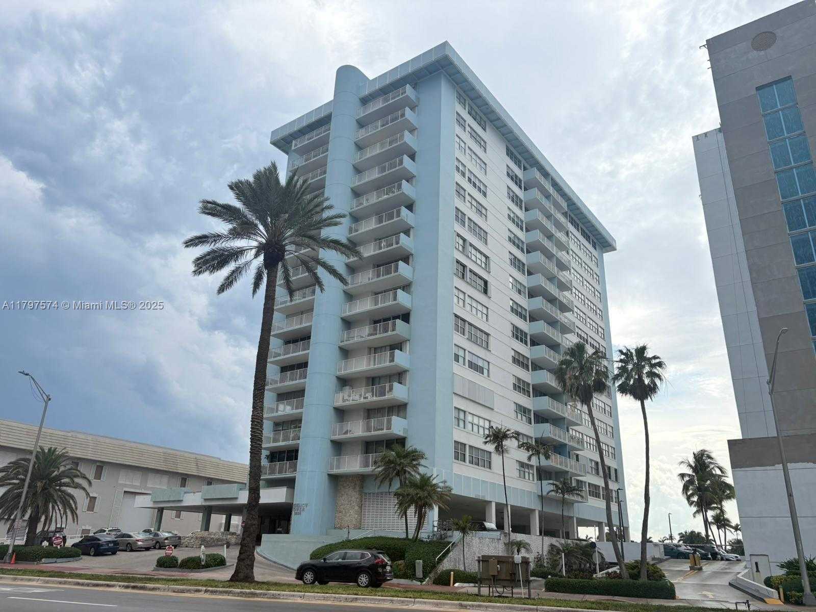 Small Image of 5838 COLLINS AVE #10E, Miami Beach Number 2