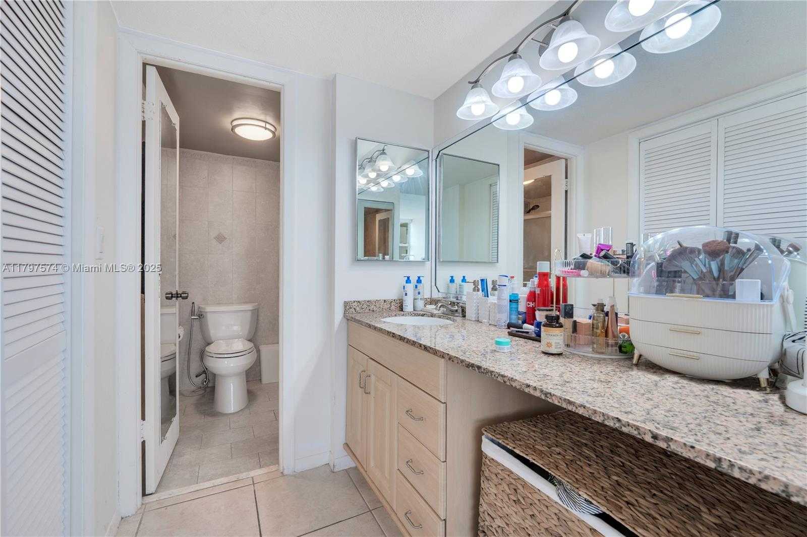 Small Image of 5838 COLLINS AVE #10E, Miami Beach Number 21