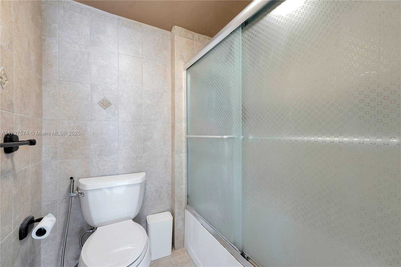Small Image of 5838 COLLINS AVE #10E, Miami Beach Number 22