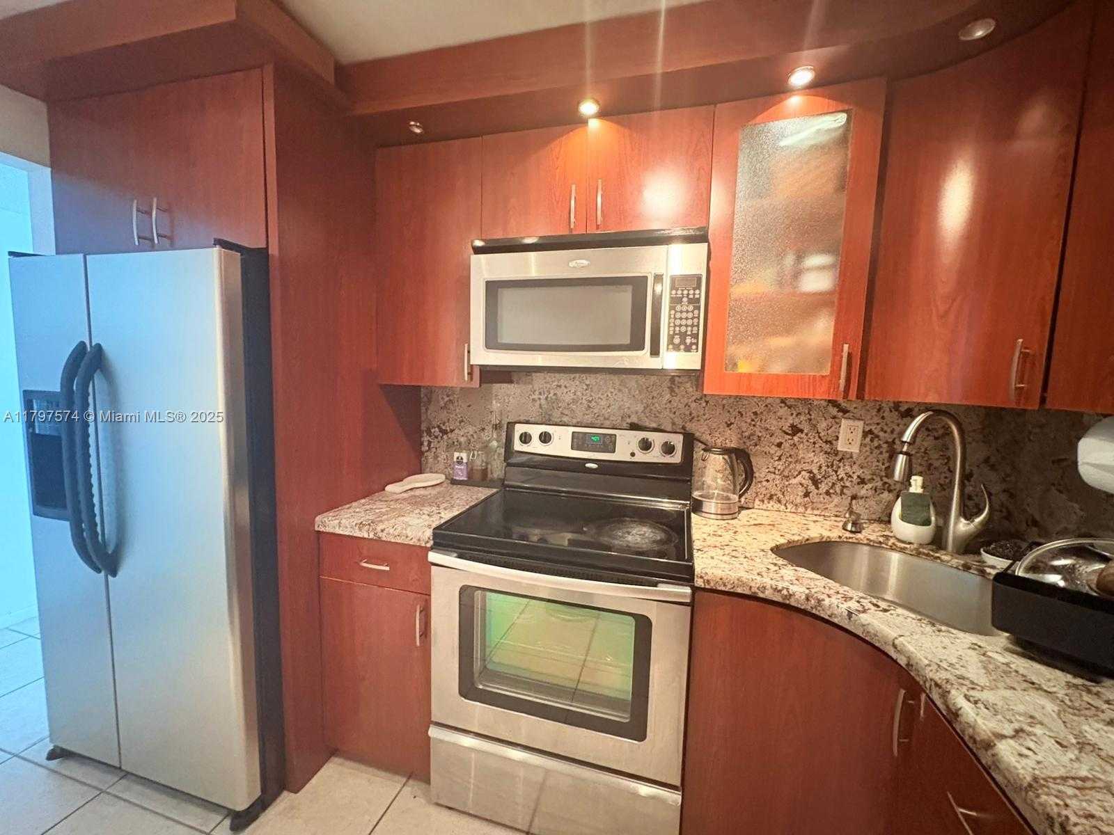 Small Image of 5838 COLLINS AVE #10E, Miami Beach Number 8