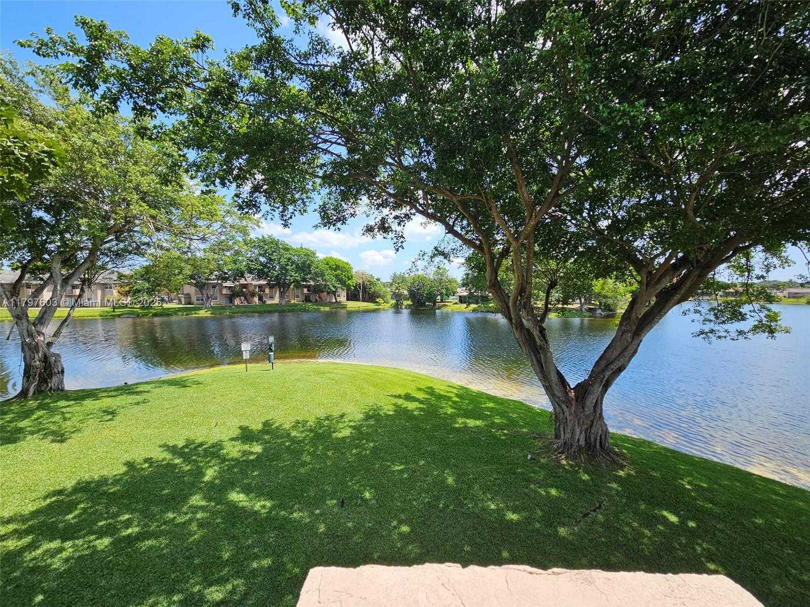 Small Image of 2151 NORTH WEST 96 TERR #15L, Pembroke Pines Number 7